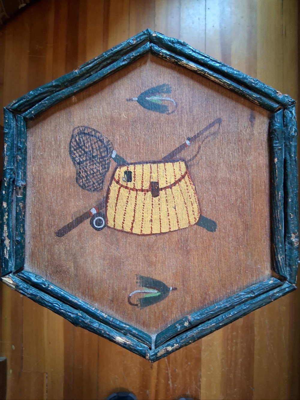 ❤️ Rustic Wooden Fish Side Table - Picture 4 of 6